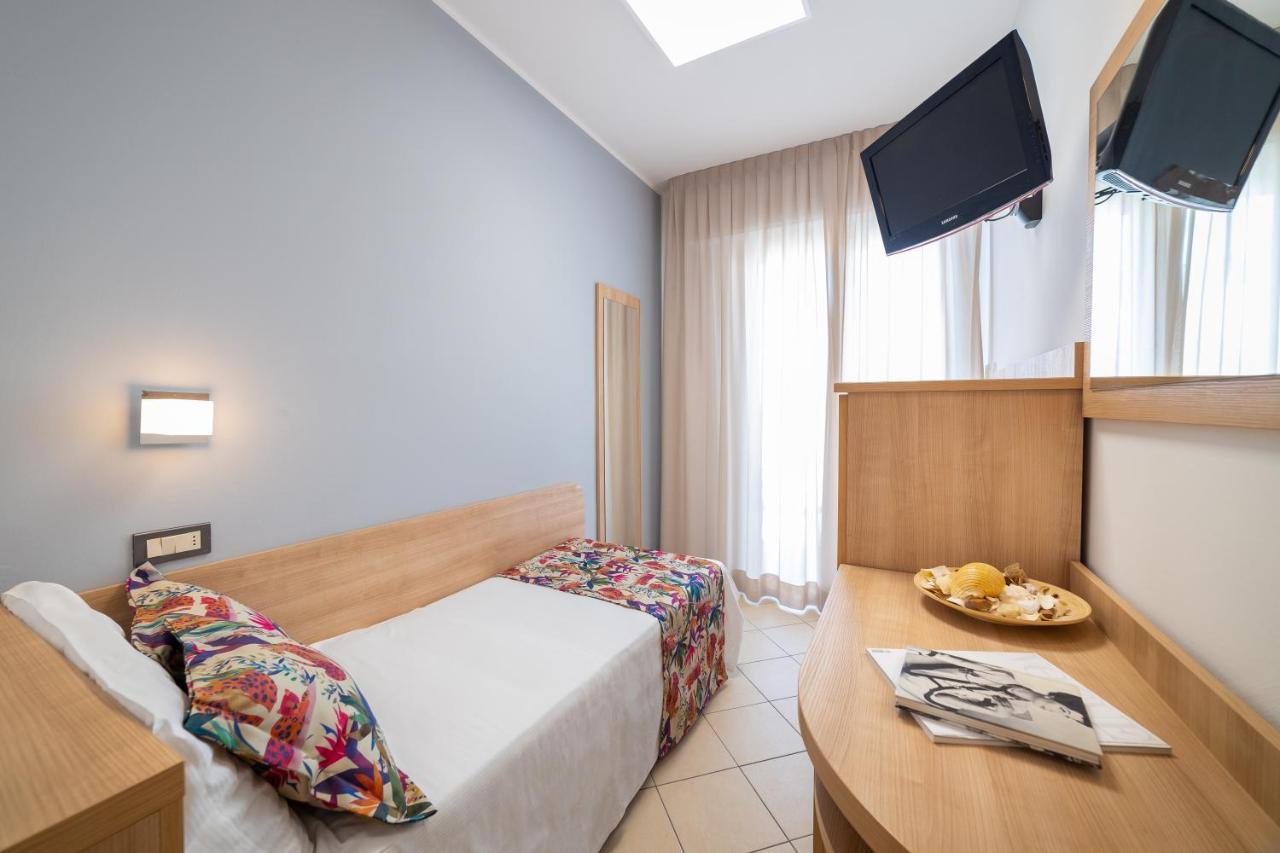 Hotel Amalfi - Smart Hotel Риччоне Екстер'єр фото